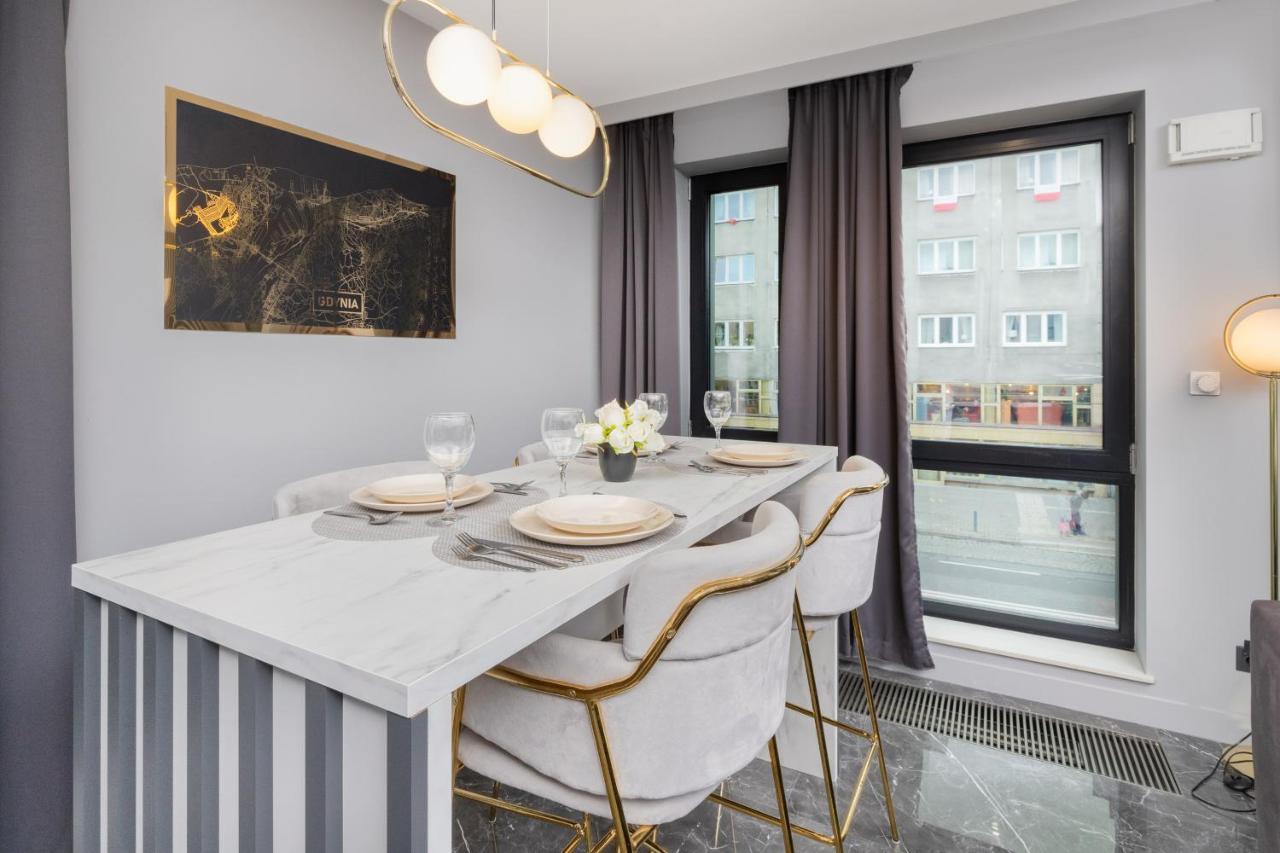 Luxurious Apartment With Two Bedrooms And Parking In Gdynia By Noclegi Renters Luaran gambar